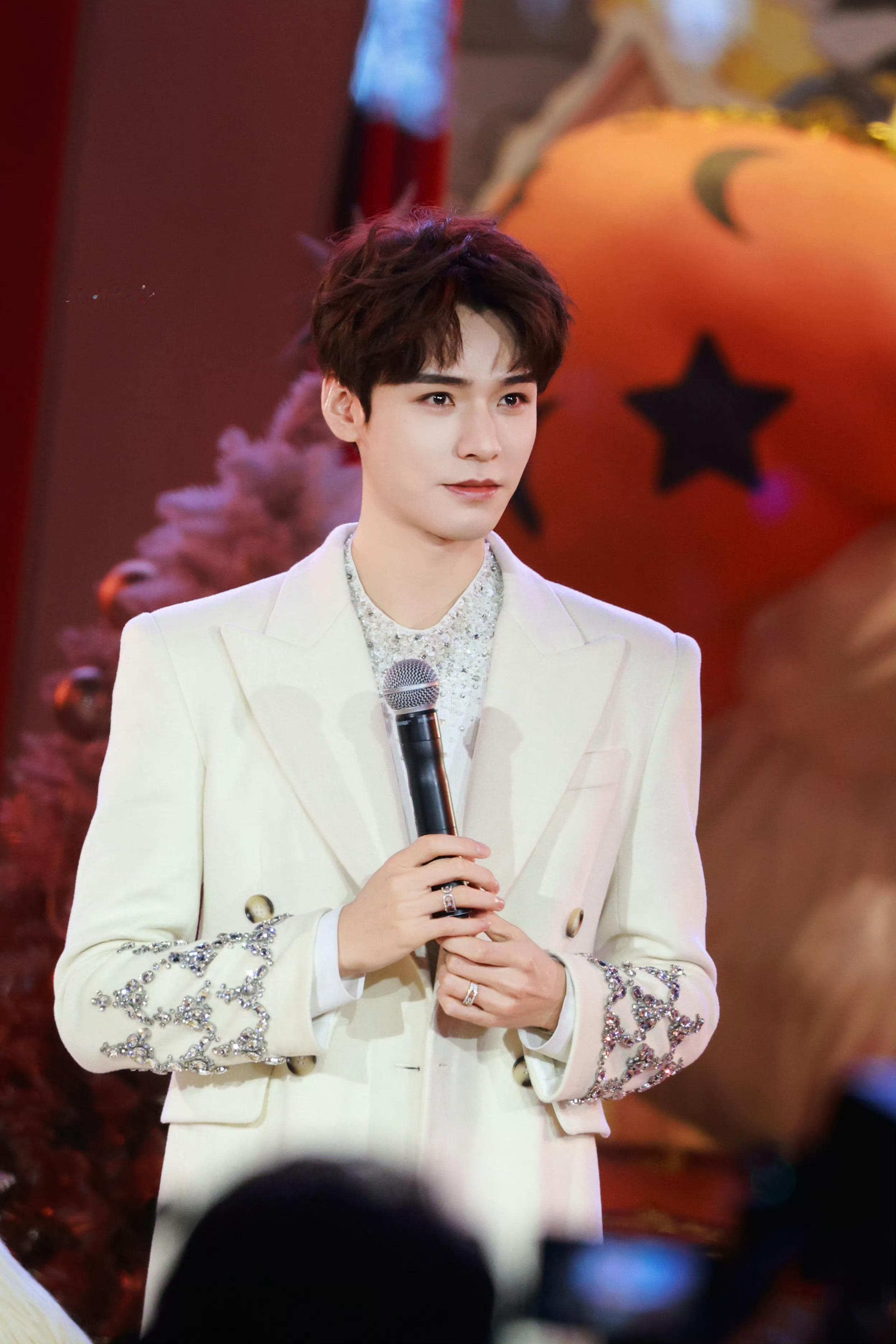 完全童话里的小王子🤲🏻[圣诞帽]龚俊 