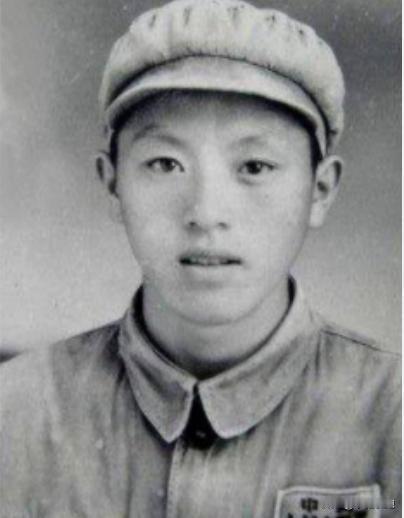 胡连，河北怀来人，新民主主义青年团团员，志愿军第68军204师612团3营机炮连