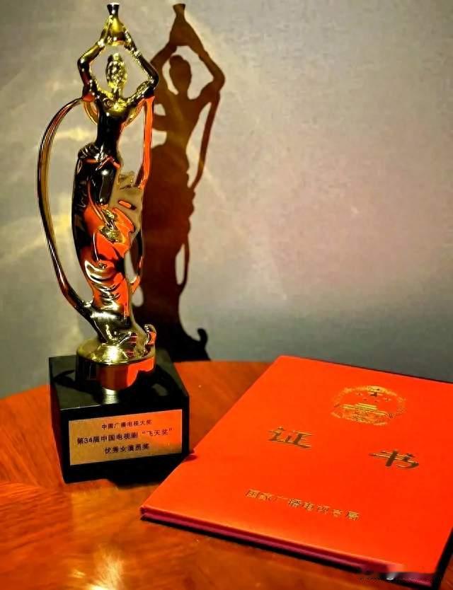 赵丽颖发“恭喜二哥哥”，王仁君《知否》播8年，盛家真出俩飞天