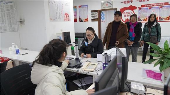 社保卡除了领养老金，还有三个隐藏用处，老一辈大多不清楚
 
很多中老年朋友手里都