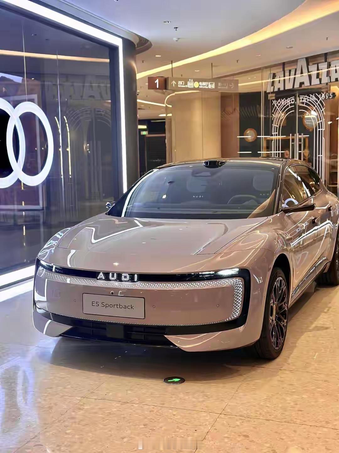 当奥迪E5 Sportback在上海车展揭开面纱，那抹经典的溜背线条瞬间让人惊艳