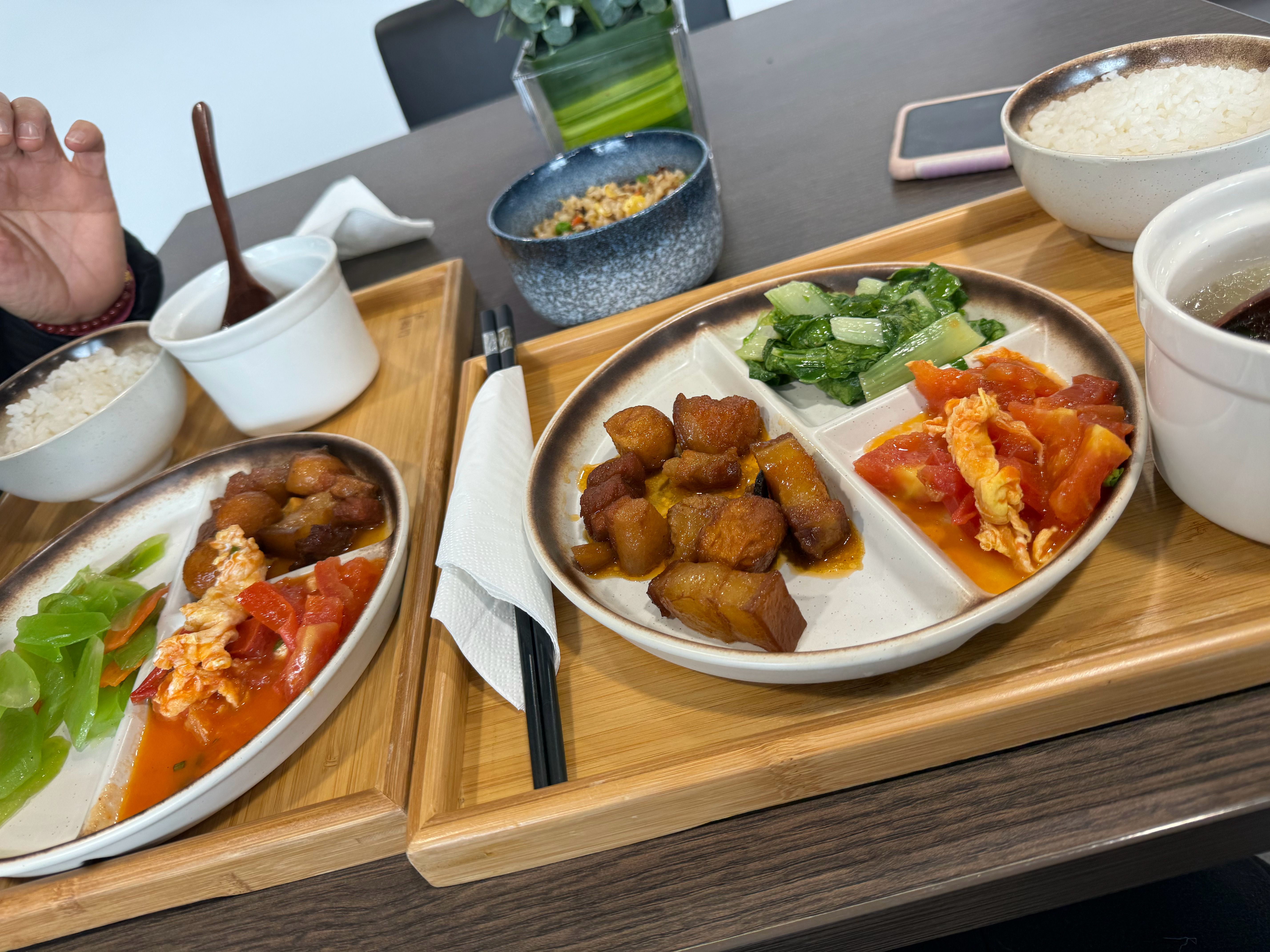 买车后到现在就蹭了一顿饭 ​​​