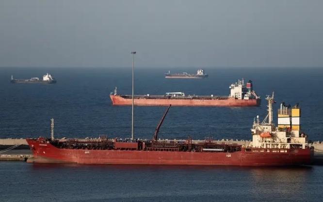 伊朗被骗了！又有30艘船伪装“中国籍”通过，其中还有一艘巴拿马货船

3月10日