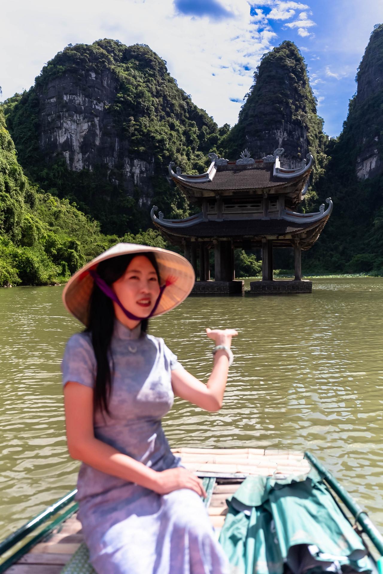 🚣 手摇船穿过喀斯特溶洞，穿越时间隧道
宁平之所以是“世界文化与自然双重遗产”