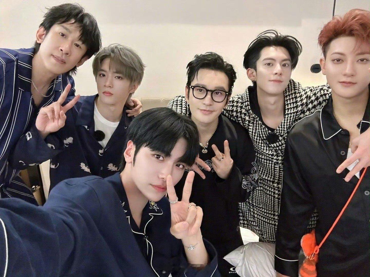 徐艺洋去了黄子韬新综黄子韬徐艺洋宇宙闪烁请注意合体 啊啊啊啊 