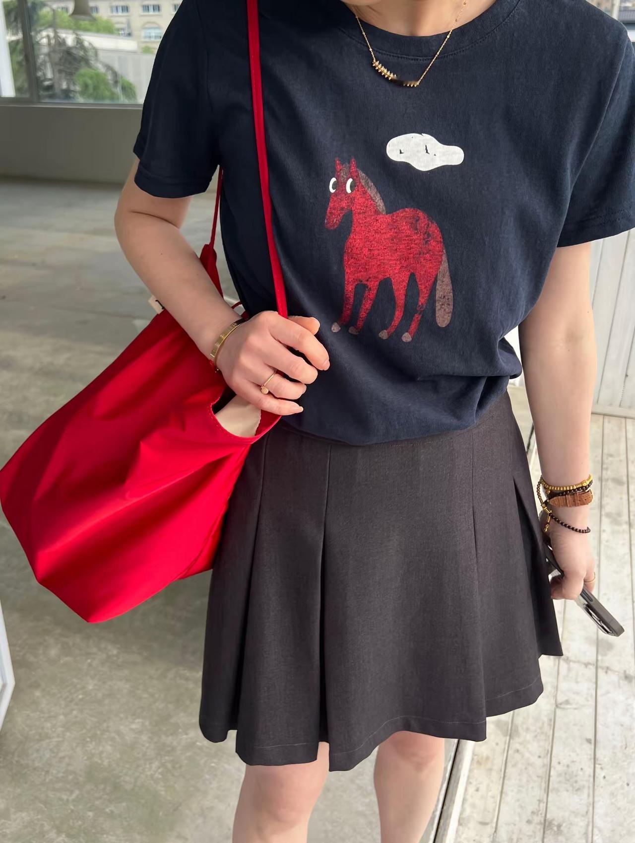 “生活不需要有意义 要有点意思” 出游穿搭 随意穿搭 穿出自己的风格 今天这样穿