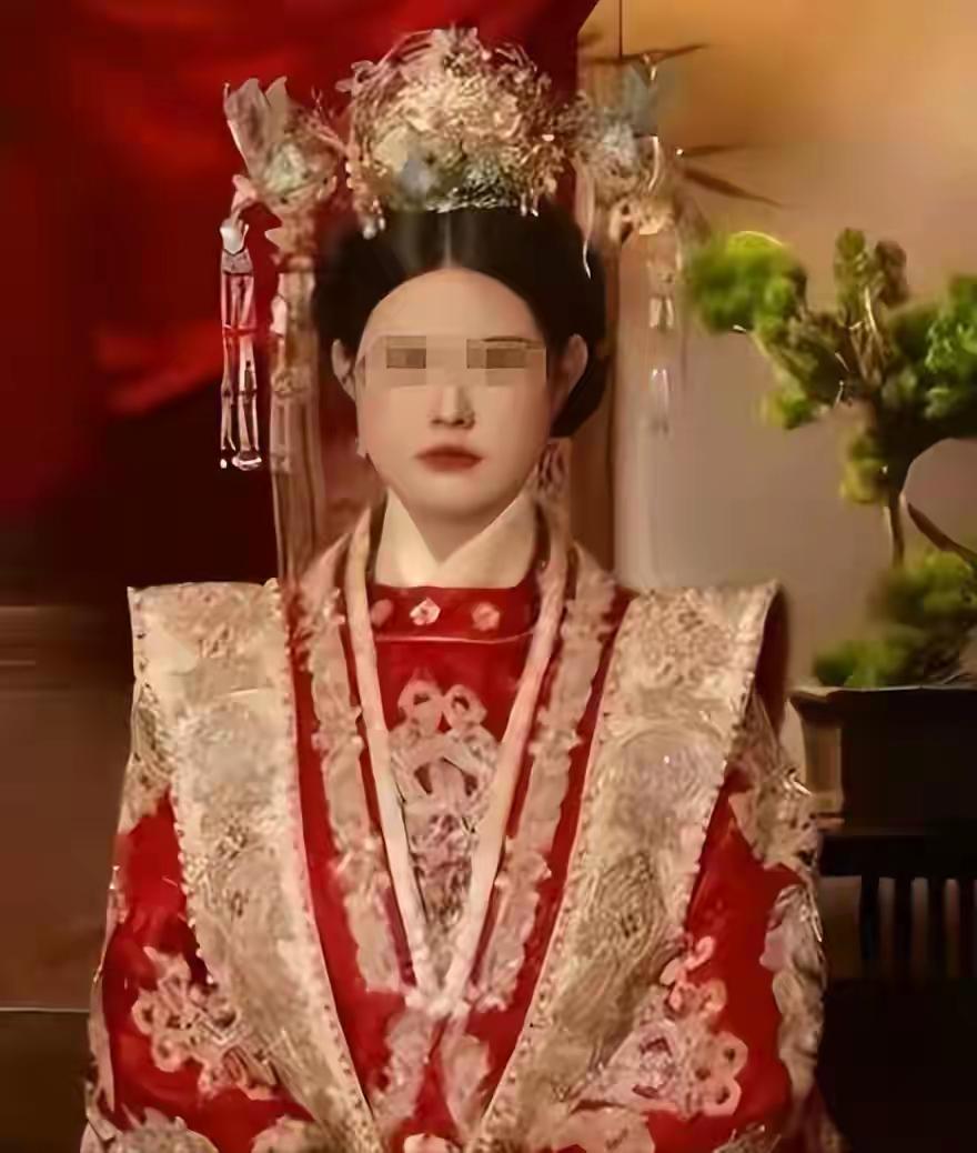 婚礼当天坠亡的新娘魏老师已下葬[祈祷]
魏老师，才28岁，非常优秀的老师。被父母