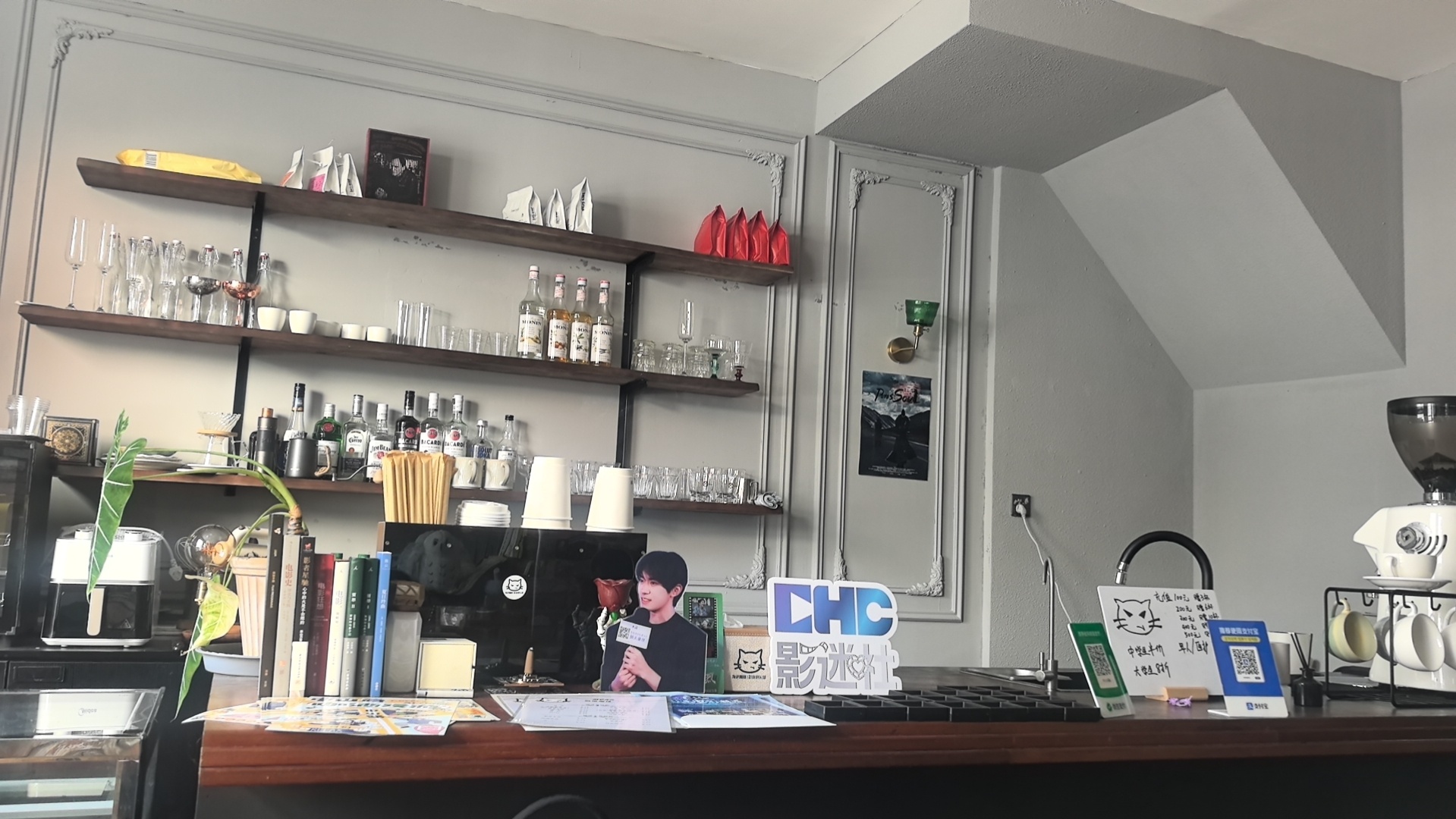 电影主题已拉满～希望全国各地的朋友们路过沈阳的时候能来打卡！ 沈阳·叛逆咖啡