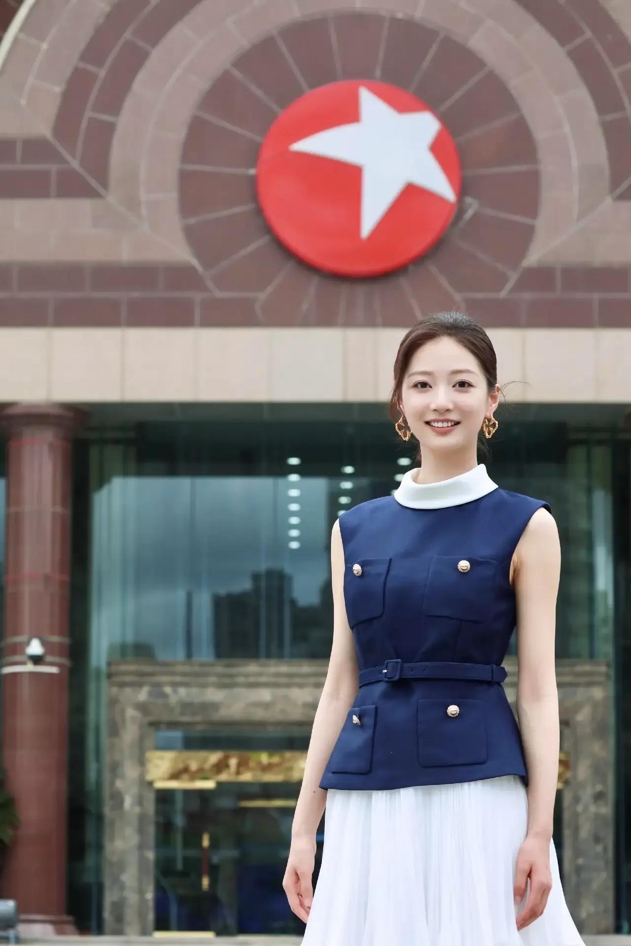 曾在天安门演讲最美主持人，冯琳