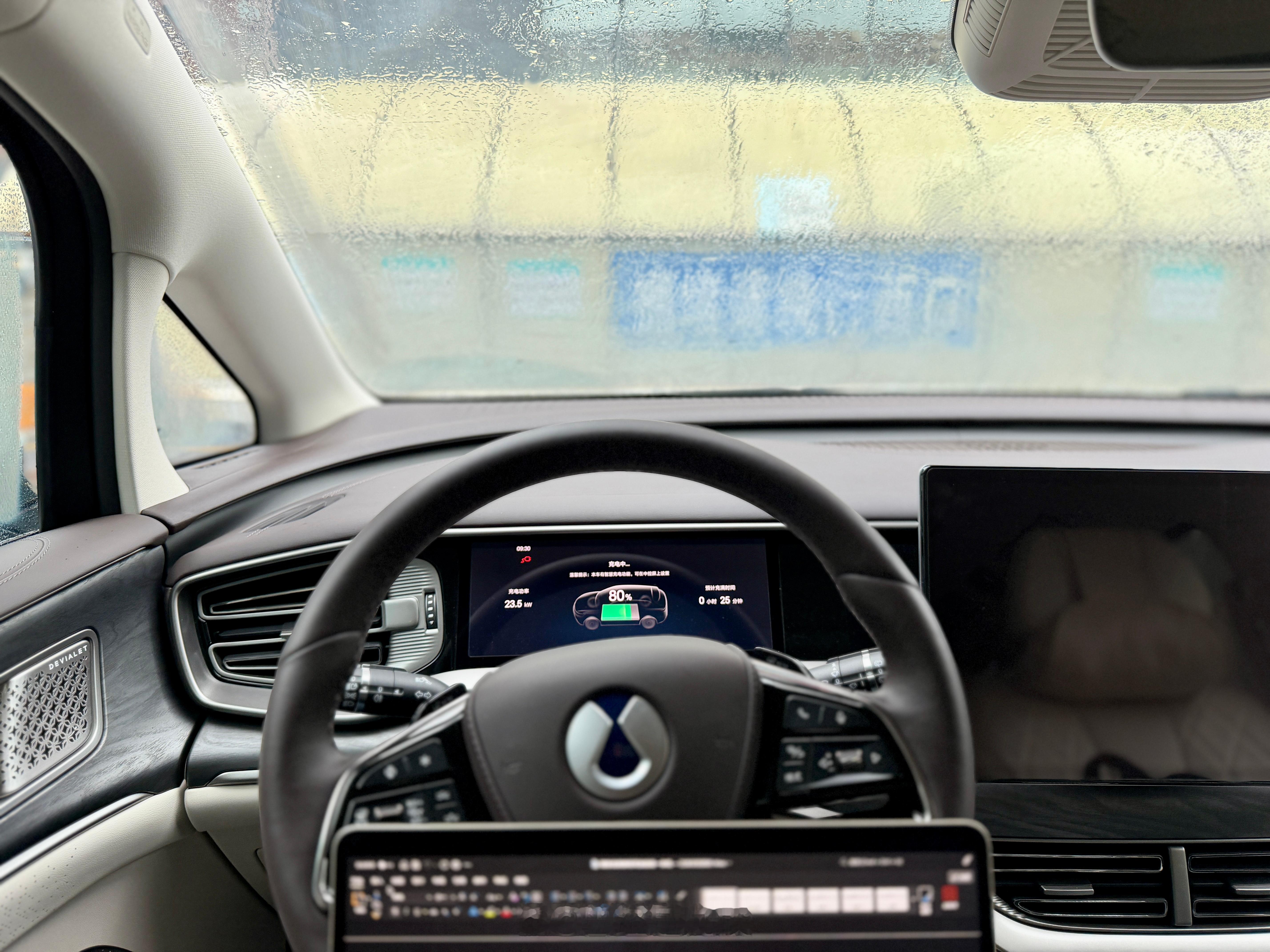 雨中，充电，码字，等娃，累死耳机发烧友[超话] ​​​