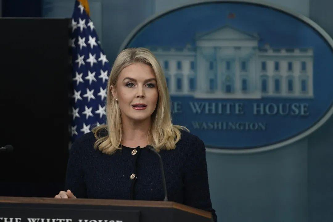 美国向泽连斯基施加压力。

美国白宫新闻秘书莱维特24日说，美国总统特朗普本周没