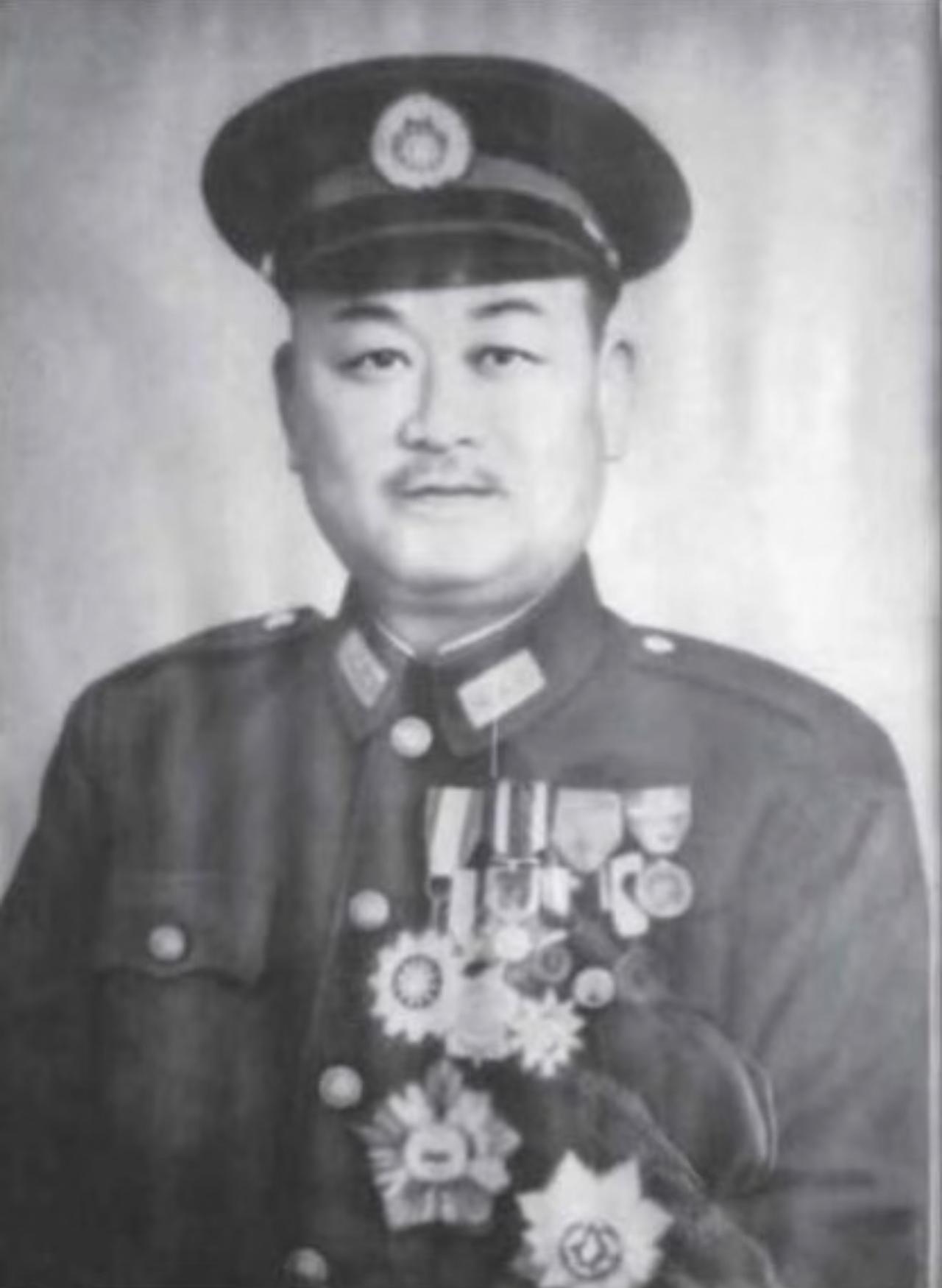 很多人只知道淮海战役里被骂作“猪将”的刘峙，却不知道他早年是蒋介石麾下“五虎上将