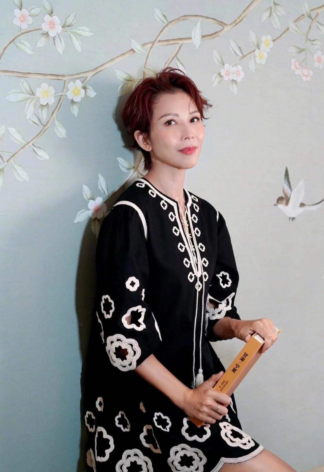 蔡少芬又晒美照了！真是让人惊叹，已经是三个孩子的妈妈了，但每次亮相都还是那么精致