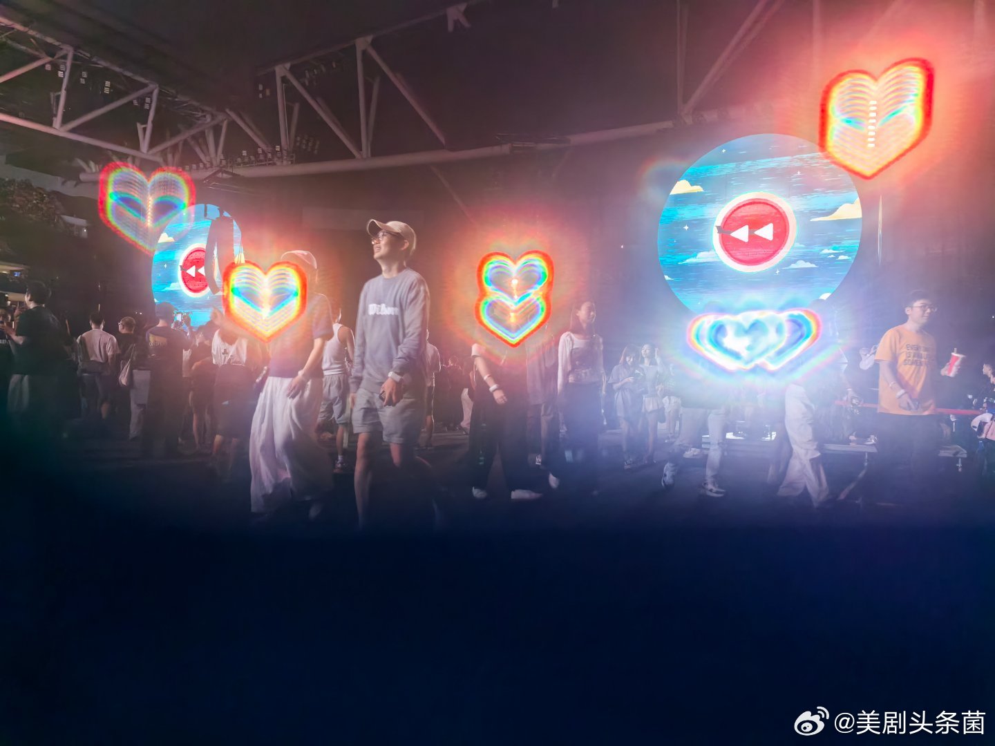启德老年蹦迪区一位！coldplay香港演唱会 期待！[太开心] ​​​