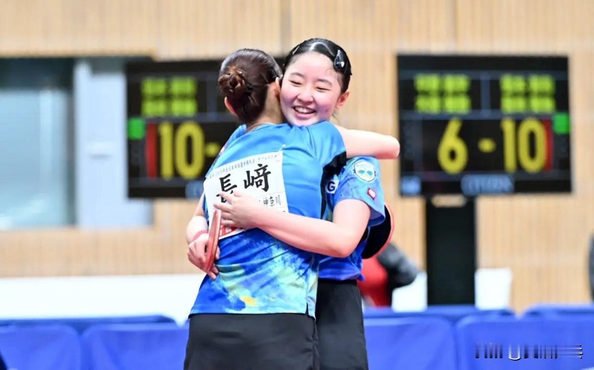 张本美和选手、长崎美柚选手的场上采访🎙️

——恭喜你们获得冠军。长崎选手，虽