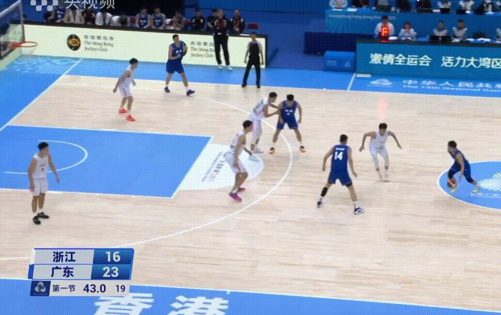 杨溢打U22这种级别还是轻松，替补一上来就连拿5助攻带队拉开分差，得分抢断助攻样