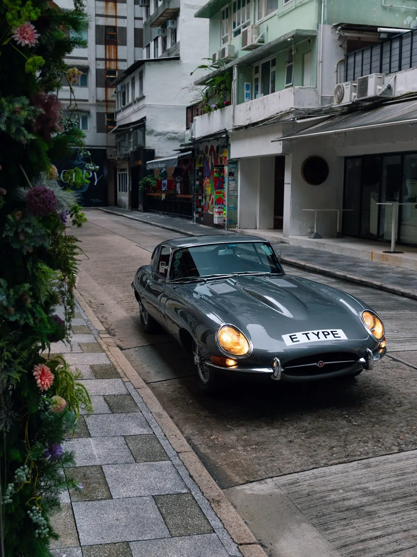 香港街头偶遇捷豹e-type，1961年。