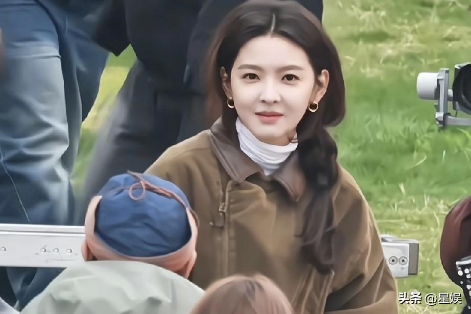 户外活动章若楠