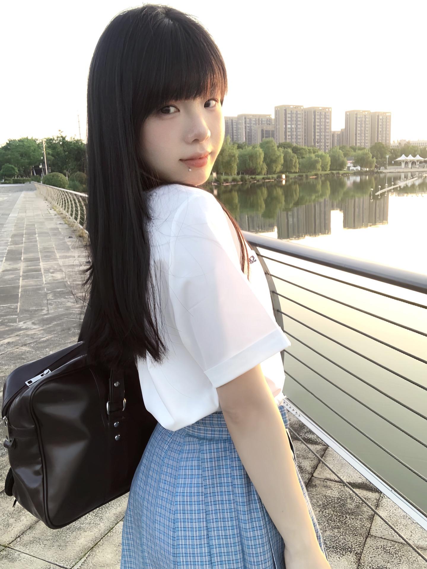 一个忧伤的叼毛…
