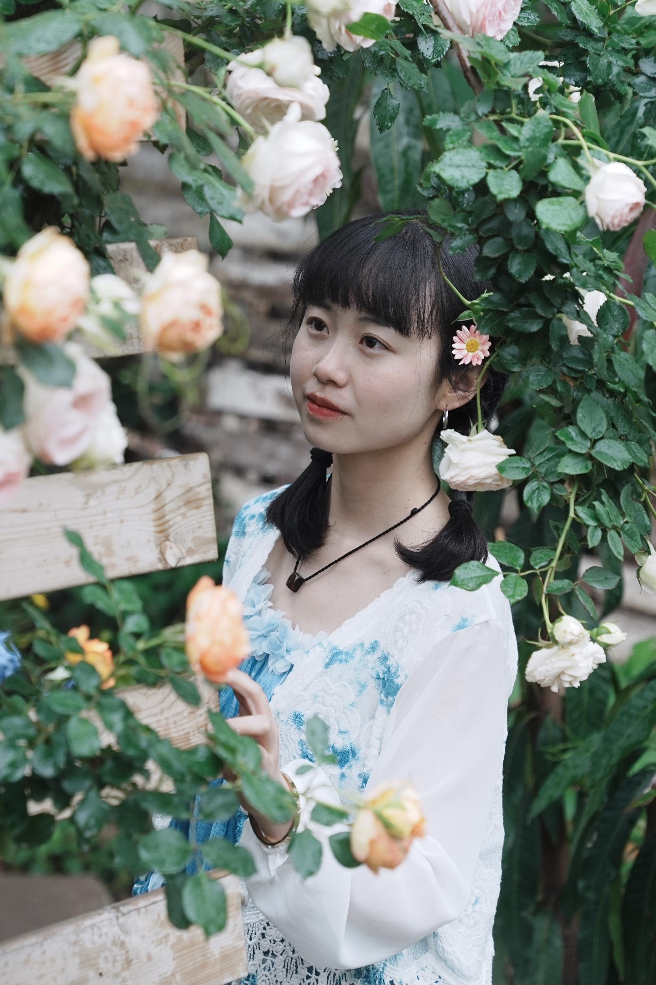 不待春风慢，我以明月宴群山。扎染