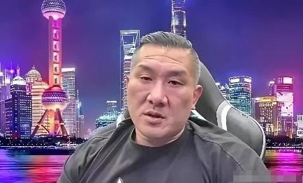 台湾省馆长说：“国民党打内战，输给了共产党，被赶到台湾来，在岛内又被民进党打败了