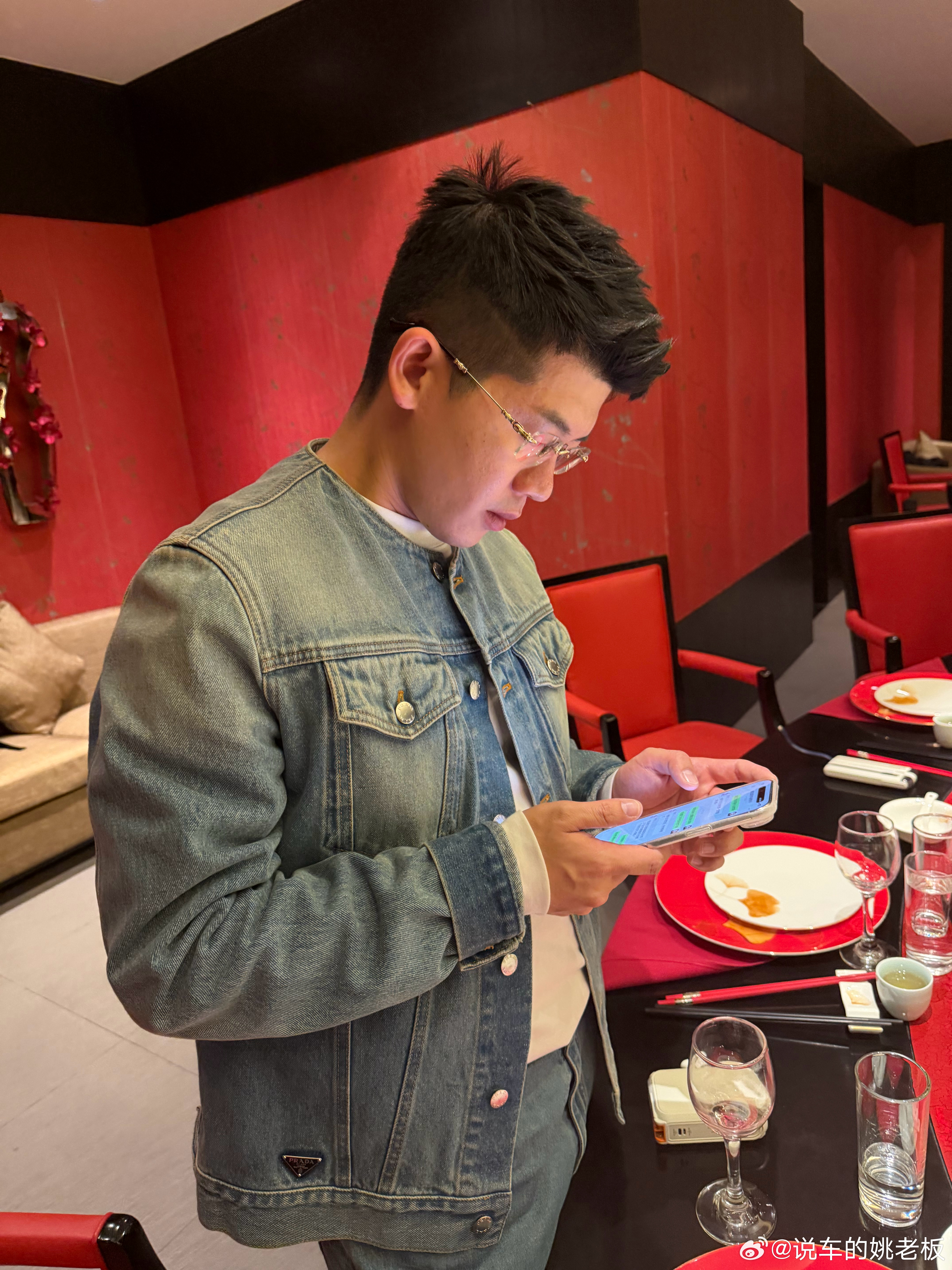 跟老板吃顿饭 一直在忙 …各种工作 拍摄 和sy上海