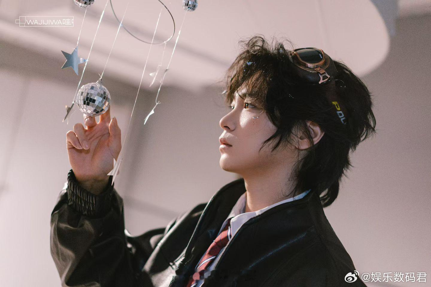 平静之下藏惊雷！廖俊涛的《关门放狗》，平稳嗓音撞碎狂野编曲，这种平静的疯感，听完