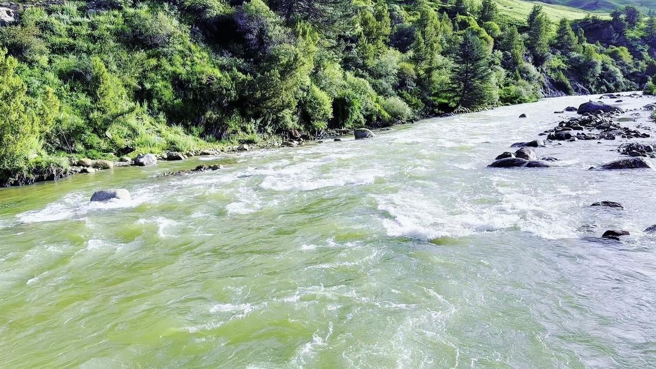 🌾则巴村坐落在格聂神山南坡，海拔3900米的高原上，这里有原生态的山水秘境，是