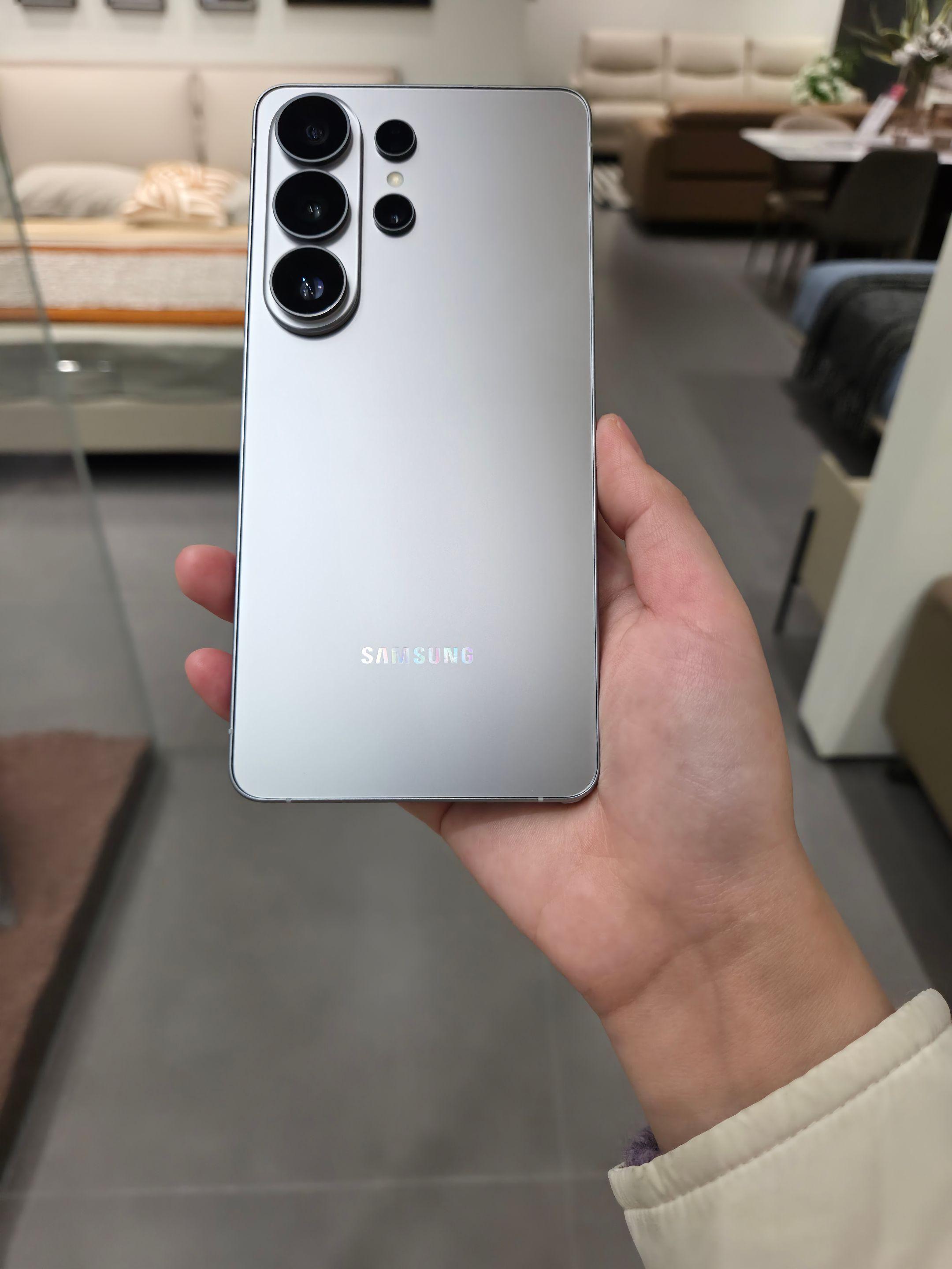 不得不说三星S26 Ultra的长焦是真的能处，F1现场随手拍都能把远...