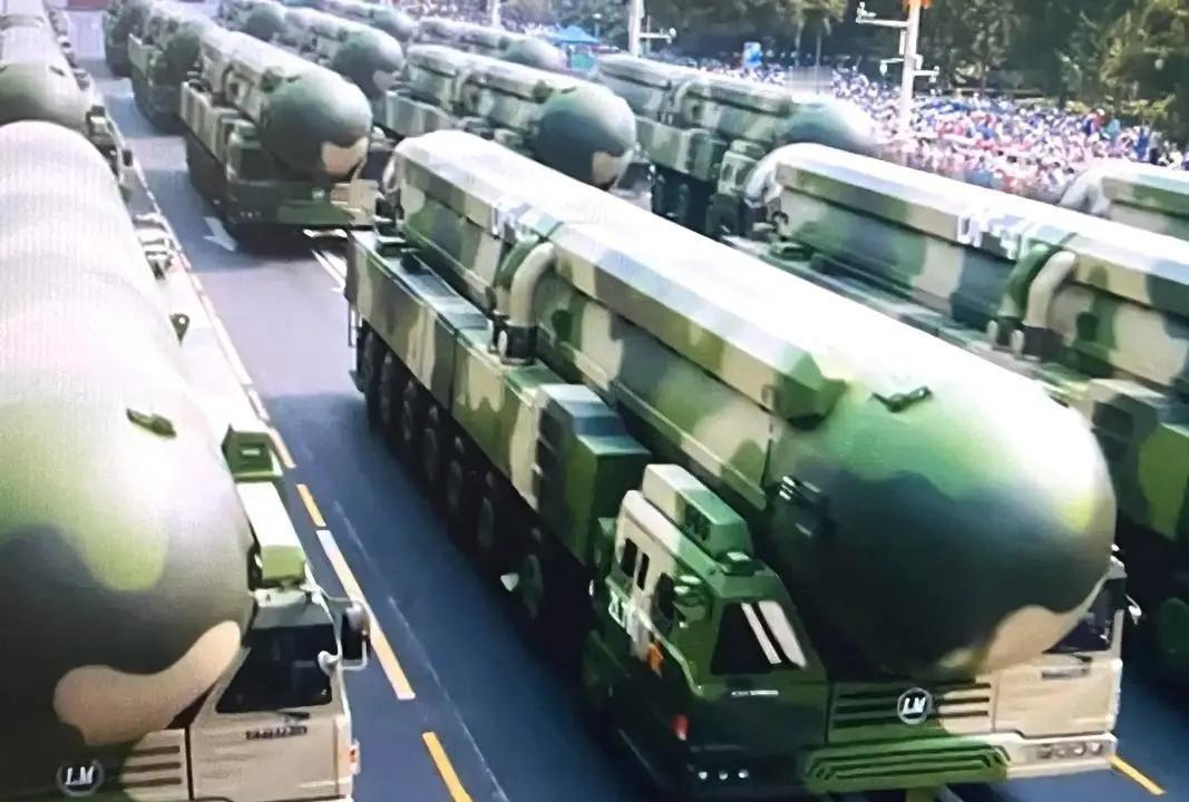 以实力说话！东风-41洲际导弹击中东太平洋 火箭军发出严厉警告
中国人民解放军火
