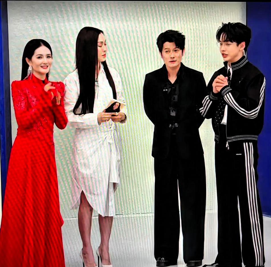 谢娜控场翻车被骂上热搜，有人说她不行，我只想说：你行你来。 🔥

乘风初见面直