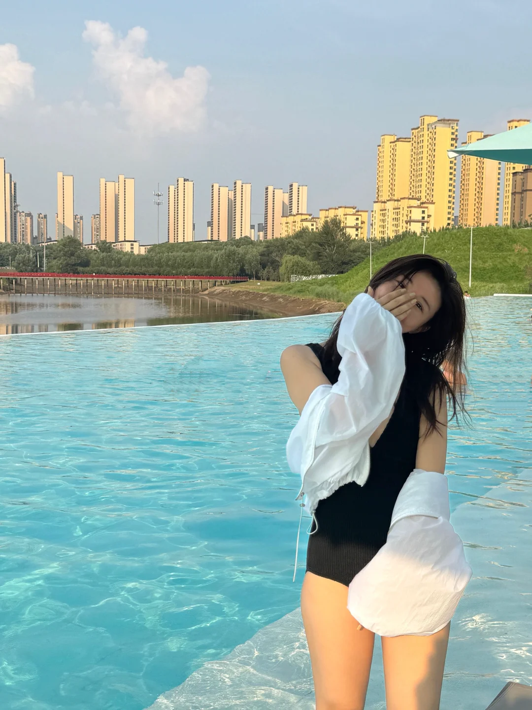 暑假的清河半岛 沈阳本地人假期都要来的地方 水质挺干净的 毕竟水上乐园...