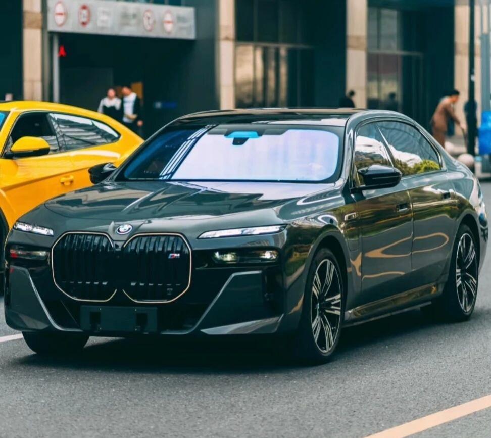 宝马官降30万大降价！16品牌近70款车跟风让利2026年刚开篇，车市就被价格战