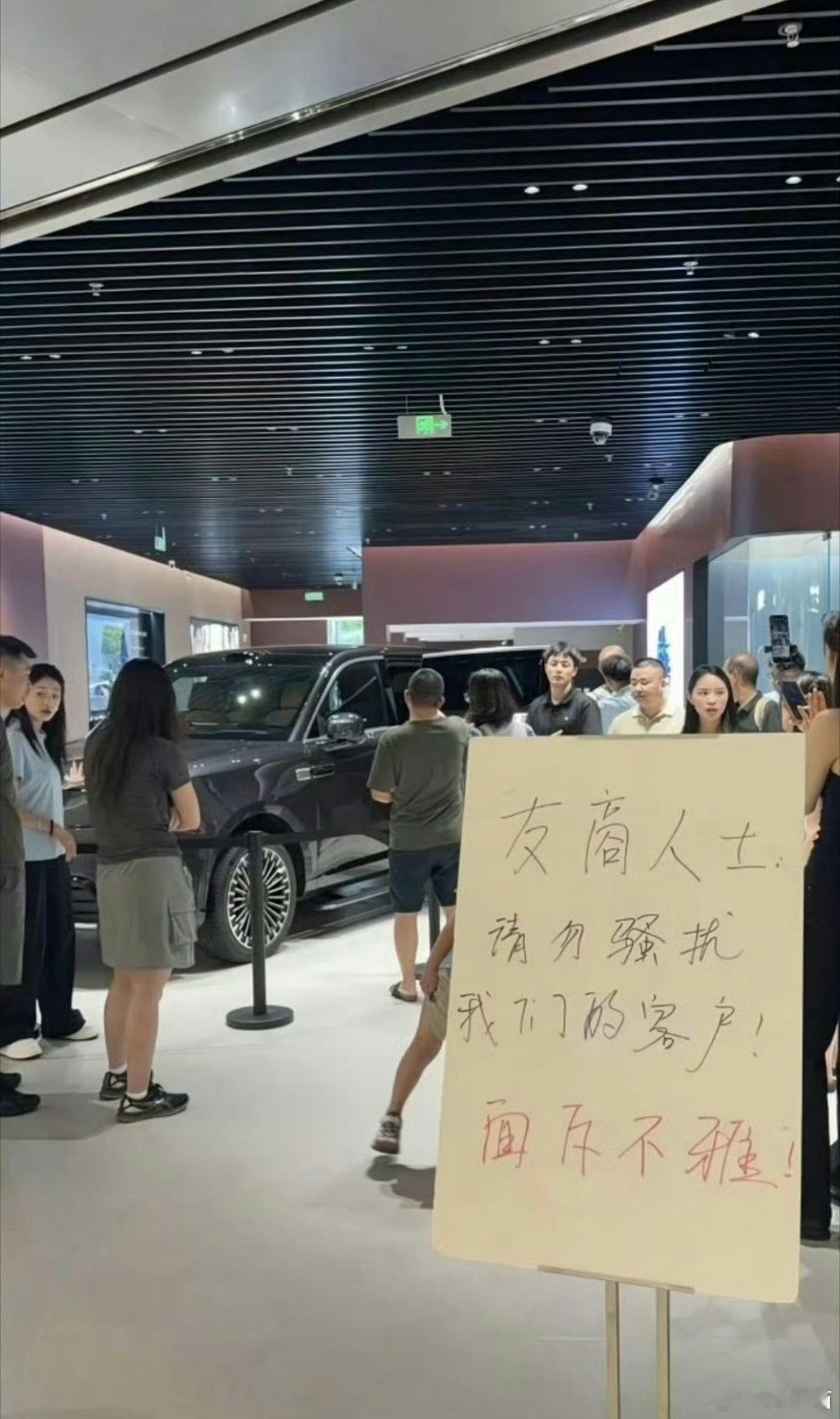小米澎程发布后，有友商销售去小米汽车门店直接抢客户？这太嚣张了，为了赚钱啥也不顾