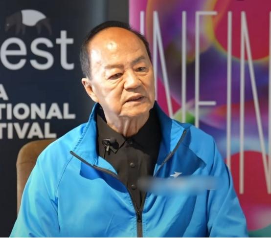 2025年姜文邀请狄龙拍戏，狄龙拒绝:“我年纪大了，上下楼要扶栏杆，力不从心。”