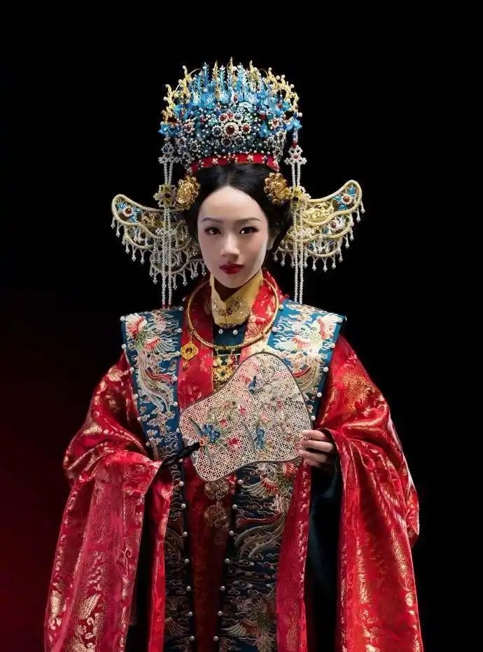 吴尊晒NeiNe婚服照，对女儿另一半放话：我不担心啦，要担心的是你！ ​​​
