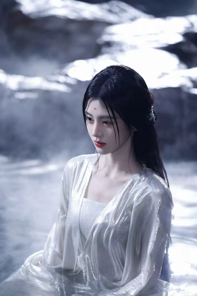 鞠婧祎月光碎 鞠婧祎芜狐洒下的月光碎饵鞠婧祎月光碎，鞠婧祎芜狐洒下的月光碎饵，谁