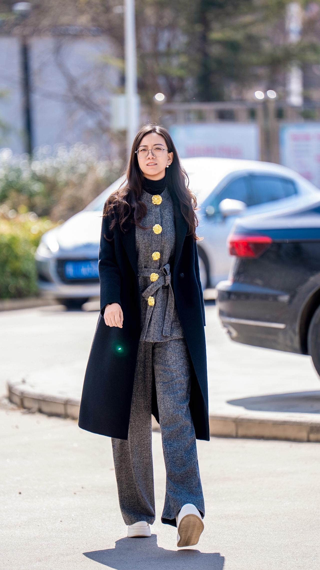 正好相机开着，正好咔咔两张，一切都刚刚好真实生活分享计划 随性穿搭 时尚街拍 穿