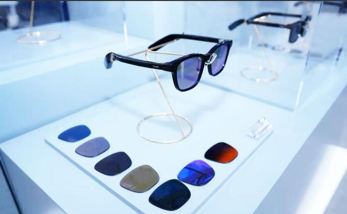 一副国产AI眼镜，彻底撕下了中国科技的“面具”，外媒直言真相藏不住了！

在刚刚