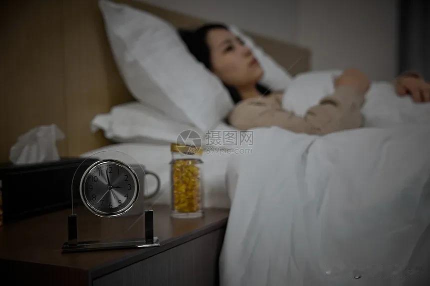 #失眠跟什么有关系#失眠跟心情有关系。心情不好有解不开的心事，就会失眠。
身体有