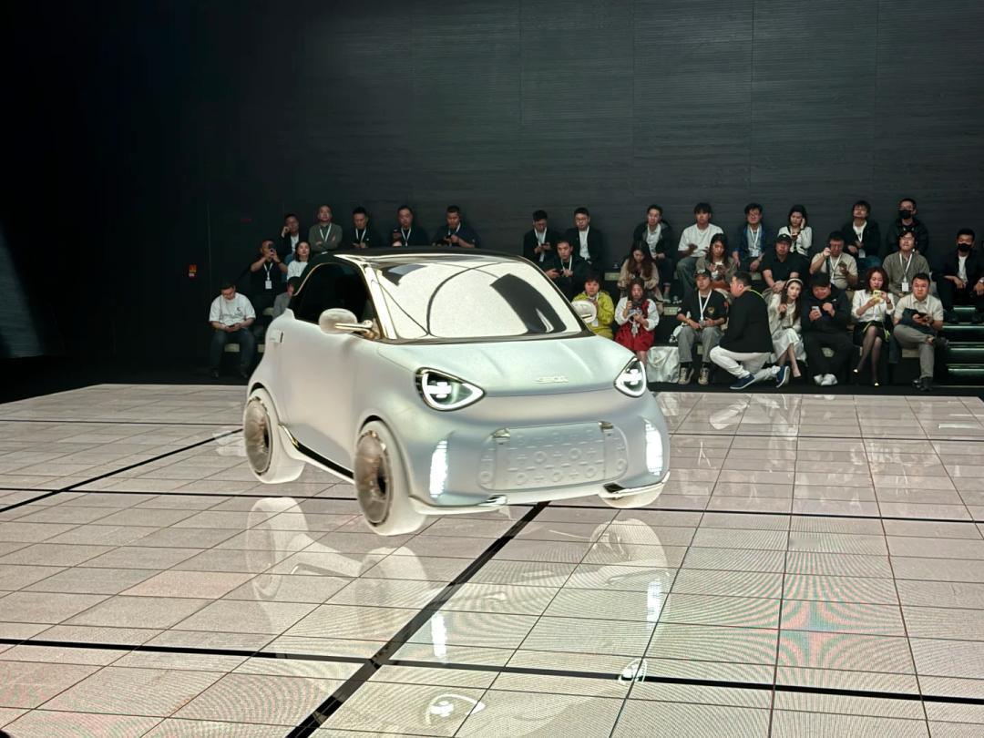 经典smart“重生”！概念车首发引关注
4月22日，smart全球品牌盛典上，
