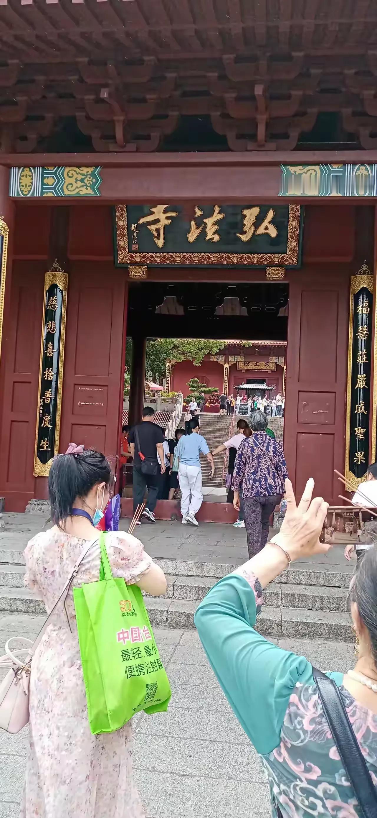 清远英明村   明星打卡地

清远英明村位于‌广东省清远市阳山县秤架瑶族乡‌，是