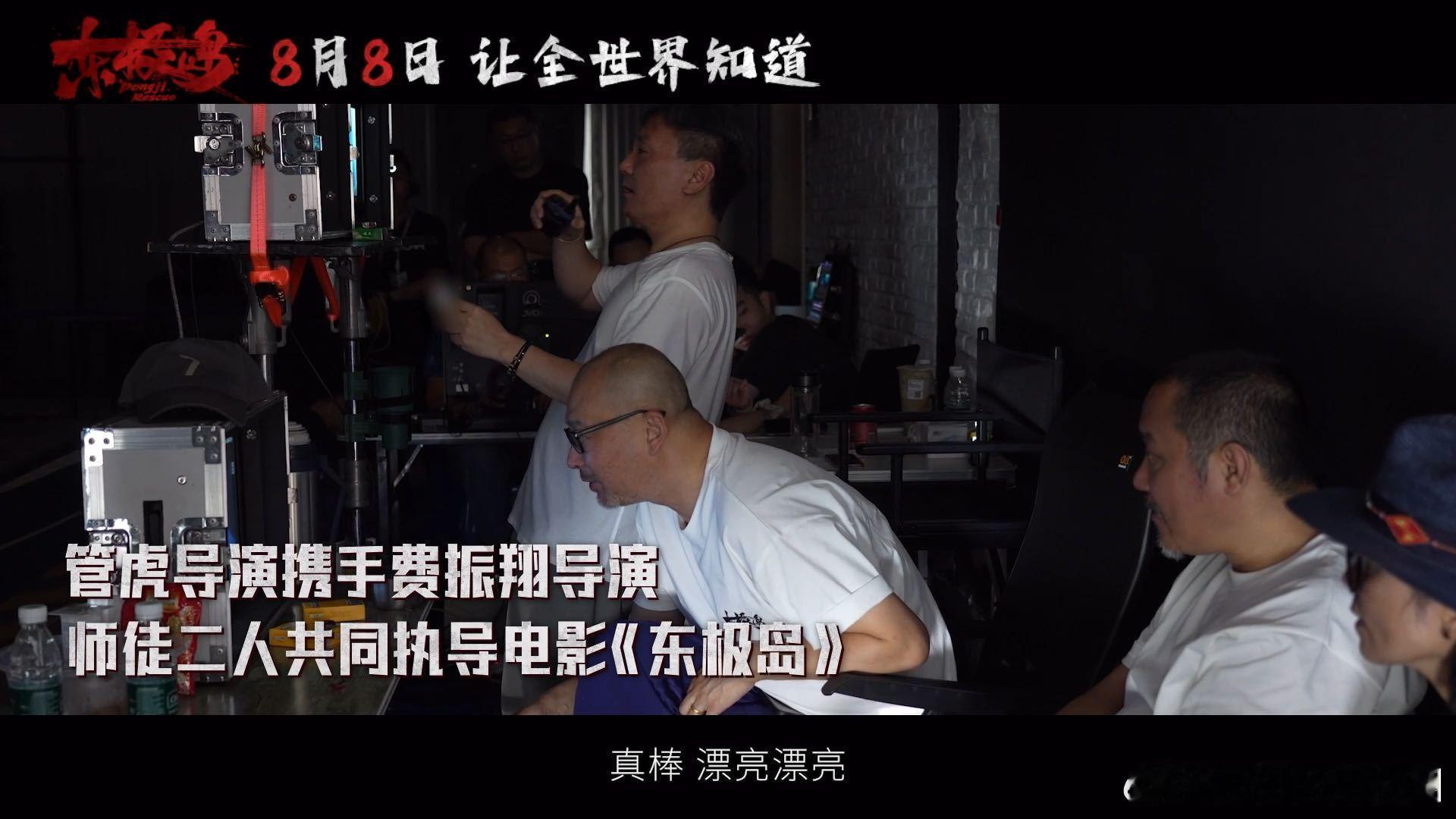 东极岛海报一方敬礼一方抱拳 《东极岛》这张海报真的让人无法忘怀，83年前的中国渔