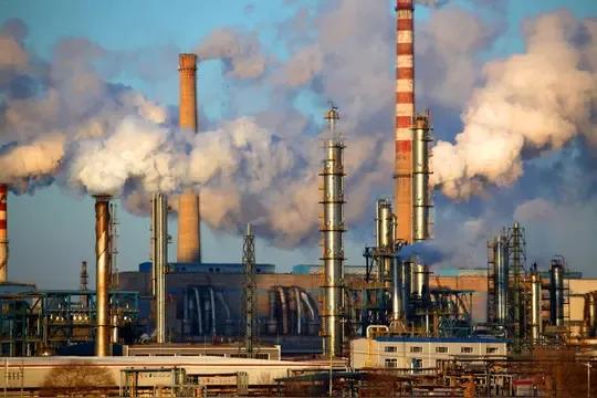 厂里的错误认知
我一会认为厂里基层劳动者是高危职业，后来发现我错了，领导才是高危