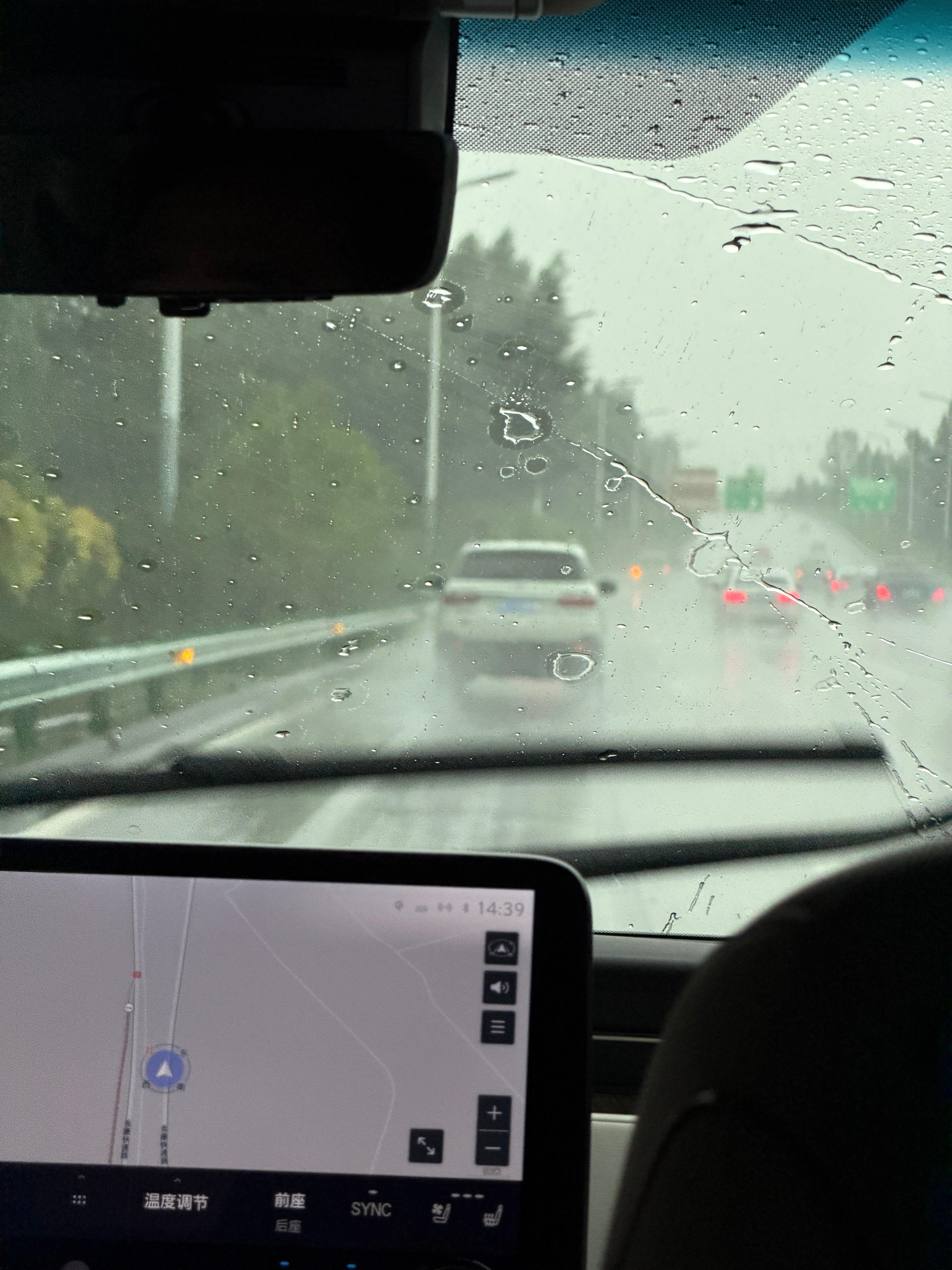 下车就是雷暴雨，这都是什么人品？ 鄂尔多斯