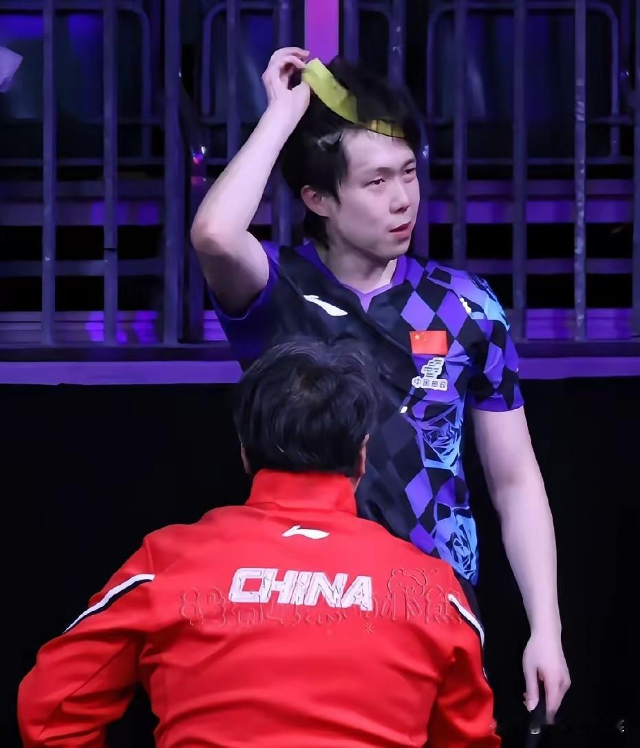 上半年王楚钦拿下了亚洲杯，世界杯，世乒赛冠军。
当时网友说下半年就躺着看他比赛，