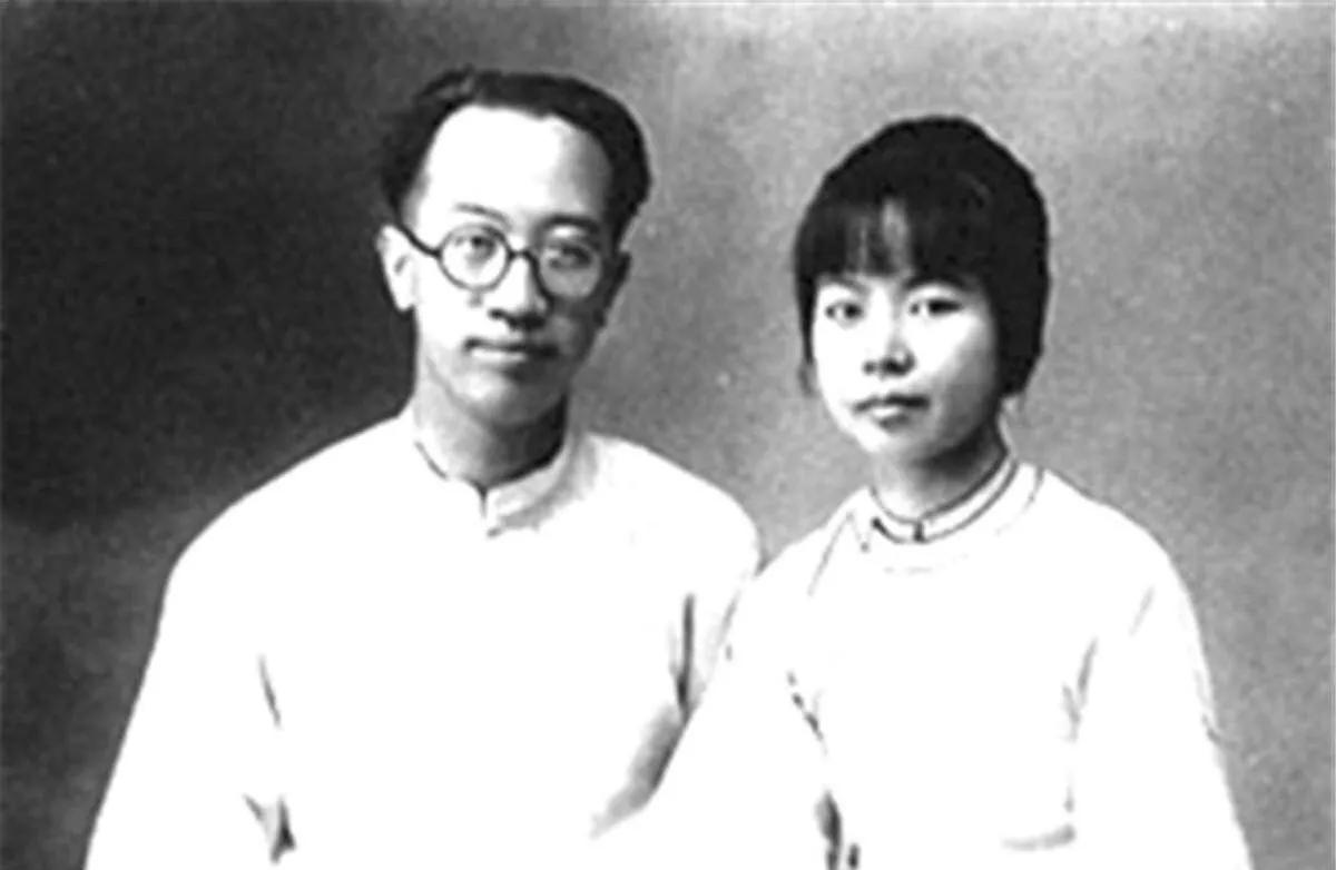 1920年，郁达夫迎娶孙荃。

红盖头掀开的瞬间，郁达夫盯着眼前这个按媒妁之言娶