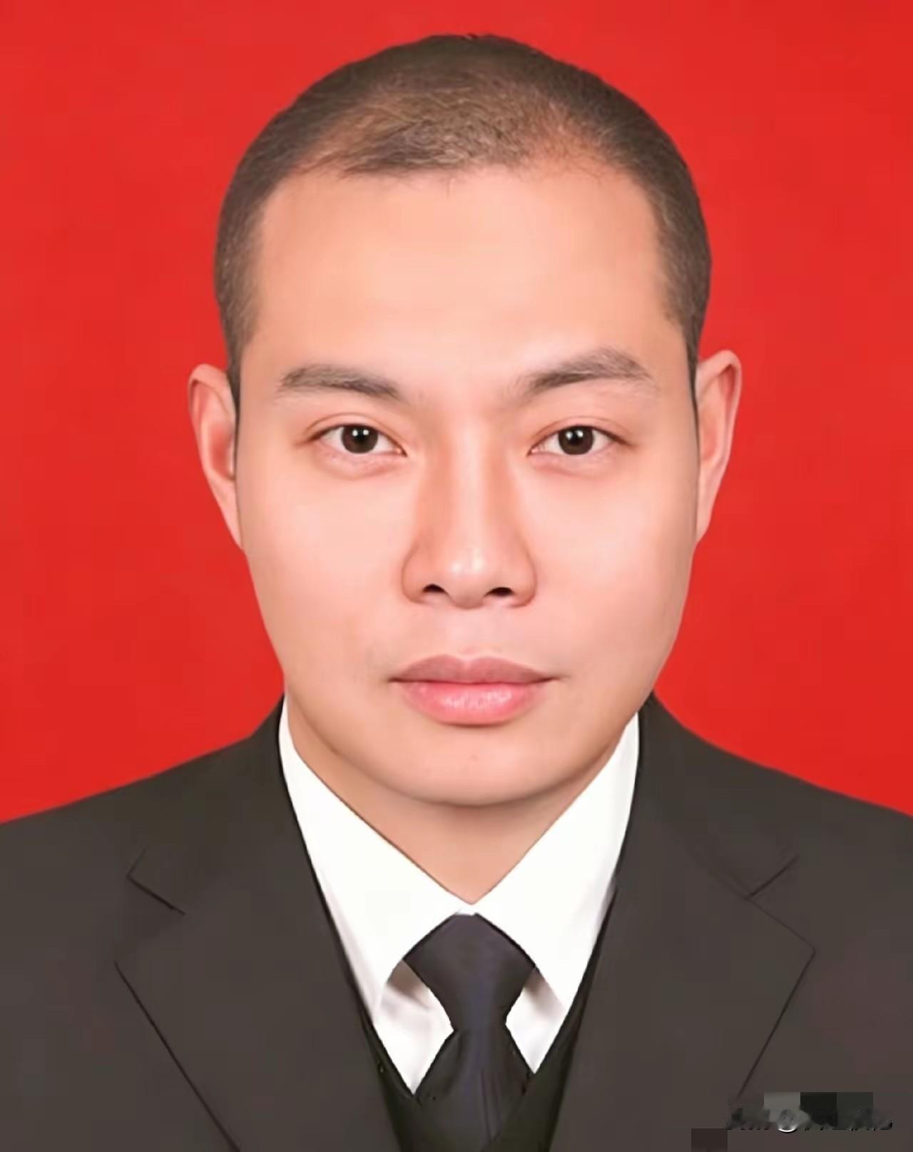刘传健，男，汉族，1972年11月出生于重庆九龙坡，中共党员，1991年入伍，原
