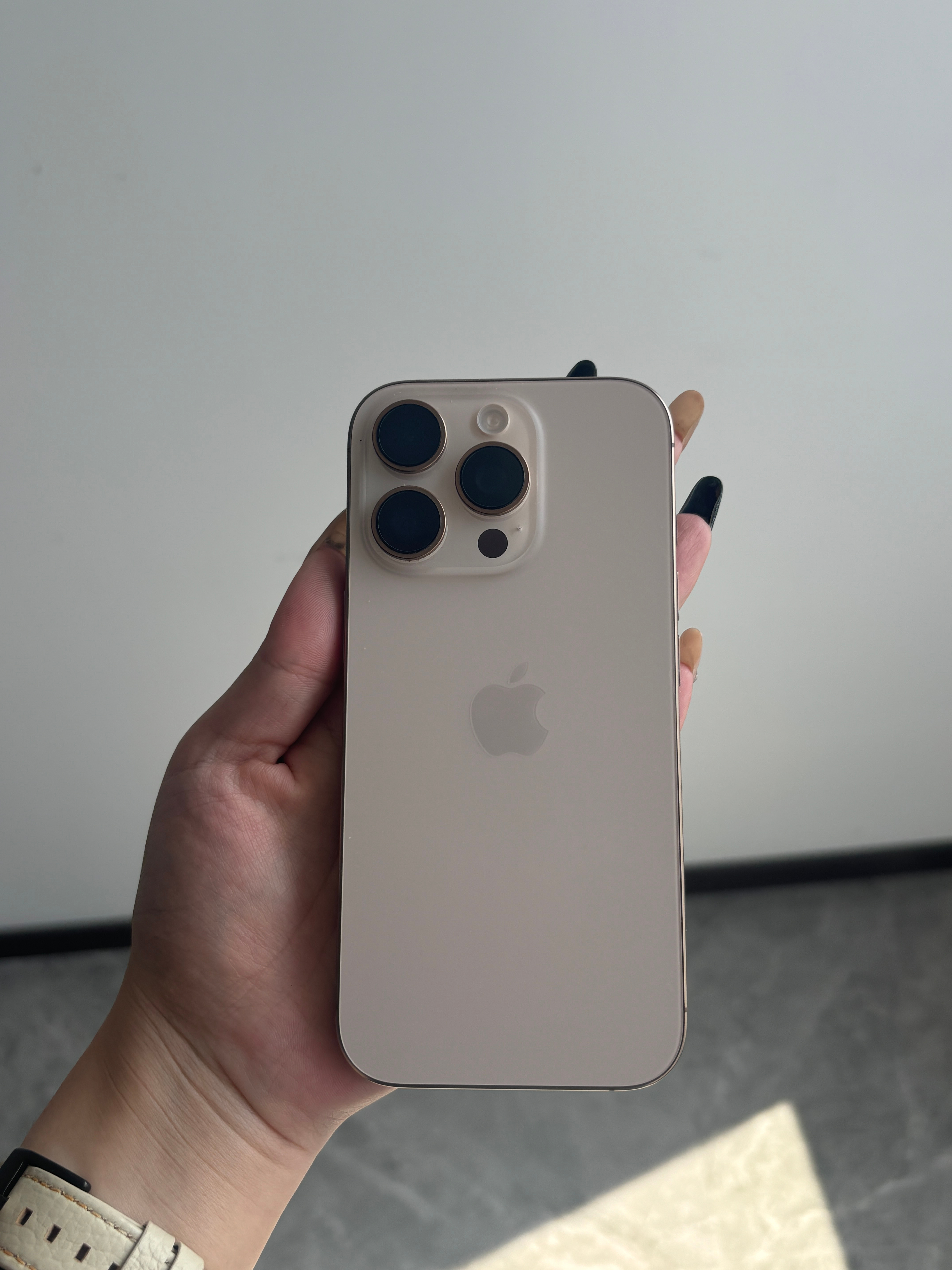 什么？苹果官网下架iPhone16Pro系列，瞬间感觉到自己的16pro已经低人