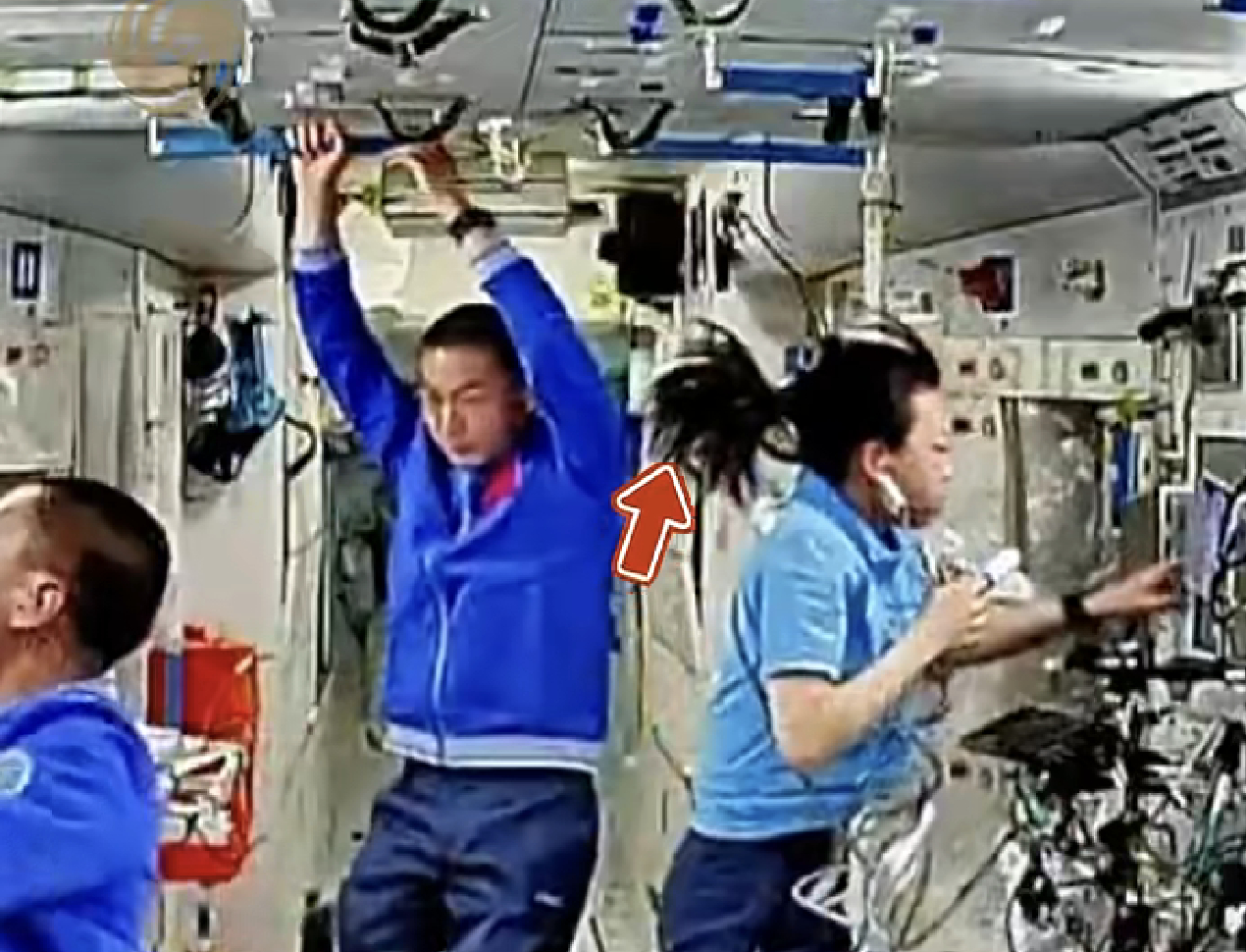 【航天  太空专属发型】 神二十三乘组在轨3周，状态良好！来自香港的航天员黎家盈